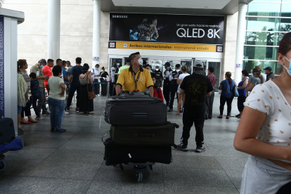 La autoridad aeronáutica recordó que la medida fue dispuesta por el Comité de Operaciones de Emergencias (COE) nacional el 6 de abril último.