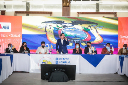 Académico. Lejos de las tribunas, las banderas y los emblemas, el candidato correísta se muestra tal cual es: un clon intelectual de Rafael Correa.