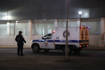 A las 20:10 arribó a Guayaquil un primer grupo de cuatro cadáveres.