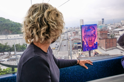 La alcaldesa Viteri observa el proyecto Aeroarte, en el que se invirtió cerca de un millón de dólares.