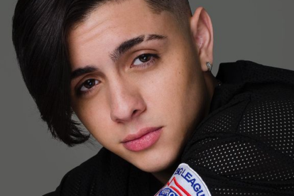 Shafik tiene 22 años.