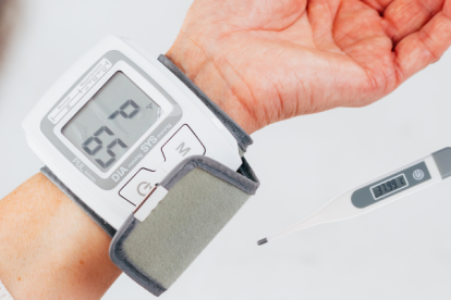 Tensiómetro y termómetro son algunos de los recomendados.