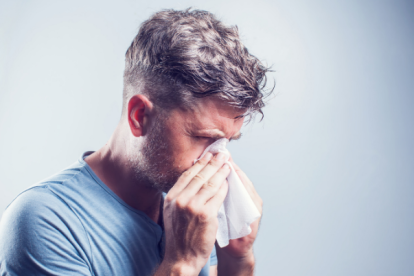 Cualquier persona que haya tenido alguna vez una reacción alérgica a ciertos medicamentos, laxantes o líquidos de contraste para rayos X podría reaccionar a los componentes de las vacunas.