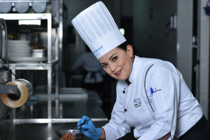 Gabriela Cadena, chef ejecutiva Hotel Wydham



29 de marzo de 2021

KARINA DEFAS 

Agencia (ag-expreso ag-extra ag-quito)