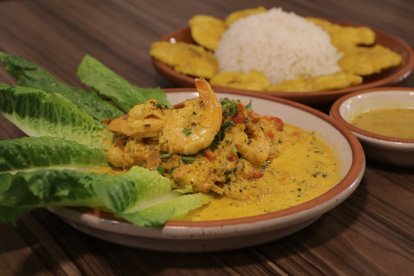 Encocado de camarones, receta elaborada por el restaurante Guayé