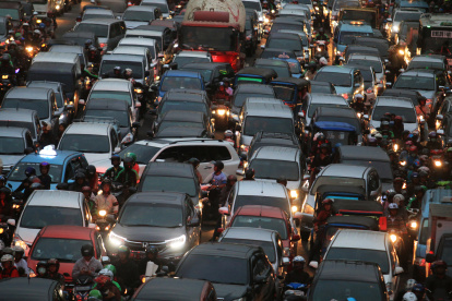 Con el fin de reducir contagios, y facilitar la movilidad, el Hoy no circula rige de 05:00 a 22:00