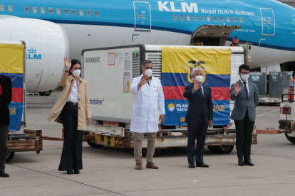Llegada de vacunas china Sinovac a Ecuador, por el aeropuerto de Quito.