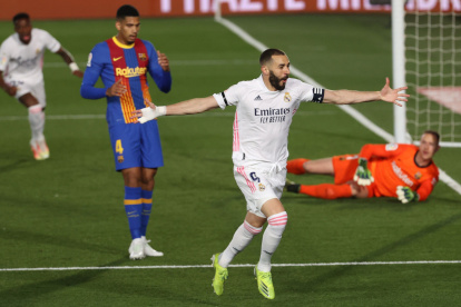 Karim Benzema anotó el primer tanto de forma magistral: de taco.