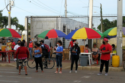 No faltan las ventas ambulantes en Playas. que pueden ser foco de contagios.