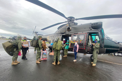 Apoyo. Los militares apoyaron al Consejo Nacional Electoral (CNE) en el traslado del material electoral en el país.