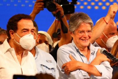 Guillermo Lasso se pronunció desde Guayaquil, en compañía de el exalcalde Jaime Nebot.