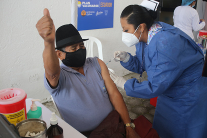 Organización. La jornada de vacunación de la capital estuvo marcada por la desorganización durante la semana pasada, tras ello salió otro ministro.