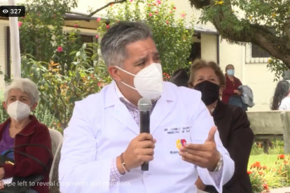 El ministro de Salud, Camilo Salinas, en una declaración de prensa.