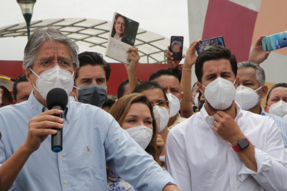 Lasso celebró su triunfo junto a su familia desde Guayaquil.