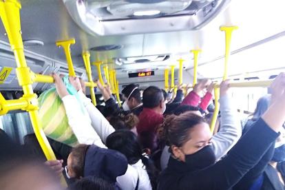 Los pasajeros se sienten desprotegidos ante las organizaciones dedicadas a asaltar los transportes públicos.