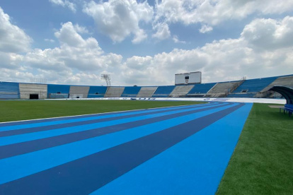 La renovada pista de 400 metros y 8 carriles de la firma MONDO luce flamante ahora.