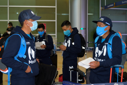Jorge Montenegro (i), David Villarreal, Henry Velasco y Cristian Toro (d), antes de partir hacia Colombia.
