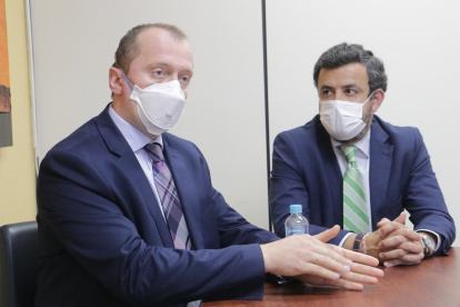 Cita. Representantes de la institución durante su encuentro con EXPRESO.