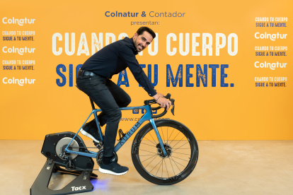 Alberto Contador destacó la fortaleza de Richard Carapaz para los ascensos y su capacidad para reinventarse en la carretera.