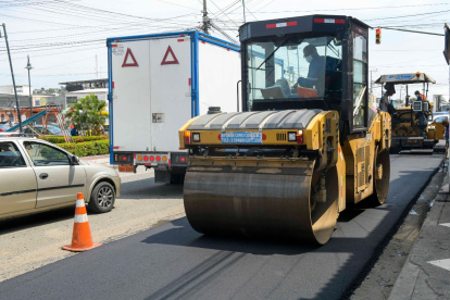 En la ciudadelas, se observa maquinaria aplanando las vías desde esta semana.