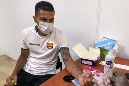 Los jugadores de los equipos ecuatorianos seguirán con su protocolo inclusive después de la vacunación. En Barcelona los controles son constantes para los torneos.