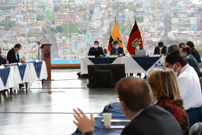 Sesión. Nuevamente el alcalde convocó al Concejo a un lugar donde tiene respaldo popular. Esta vez, la Intendencia de Policía actuó con anticipación.