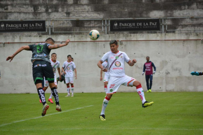 Luis Romero (c), central de Mushuc Runa, es uno de los contagiados con COVID-19,