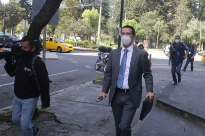 Defensa. Juan Pablo Ortíz defiende a Natalia Cárdenas, la procesada que recibió medidas alternativas.