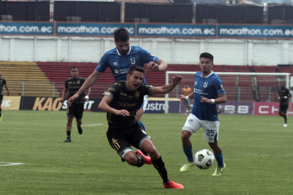 El partido se desarrolló la mayor parte del tiempo en la mitad de la cancha