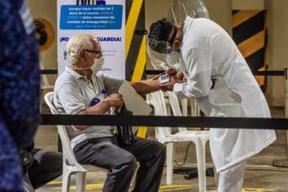 En cuatro puntos de Guayaquil se vacuna en cuatro puntos distintos.