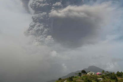 Panorama en San Vicente y Granadinas tras la erupción del volcán La Soufriere.
