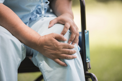 Con los años, el dolor de rodilla aumenta. Si hay sobrepeso, el dolor será aún mayor.