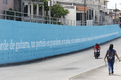MURALES DE LETRAS QUE PINTA EL MUNICIPIO EN COLINAS DE LA ALBORADA Y EN LOS EXTERIORES DE LA FACULTAD DE FILOSOFIA/JIMMY NEGRETE/GUAYAQUIL-ECUADOR