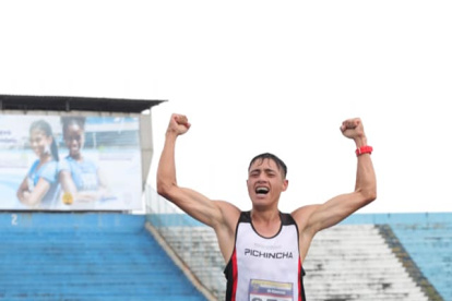 David Hurtado rompió la marca de hace 27 años en los 10.000 metros marcha.