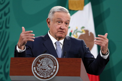 El presidente de México, Andrés Manuel López Obrador, habla durante su conferencia de prensa matutina en Palacio Nacional.