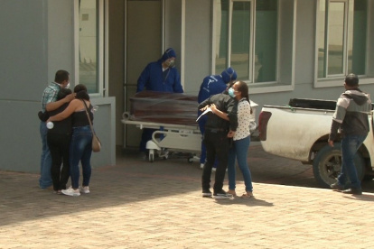 Drama de familiares por la pérdida de sus seres queridos tras contagiarse del virus.