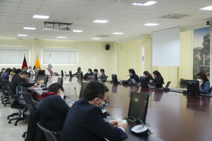 La mesa de salud se mantiene reunida para analizar los datos que les permitan elaborar un informe para la plenaria del COE.