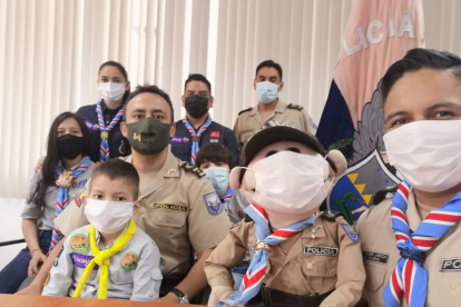 Jornada. Parte del personal que inauguró ayer el programa.