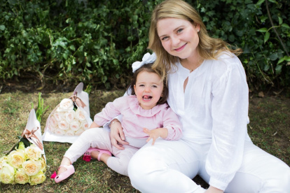 Gabriela Garcia junto a su adorada hija