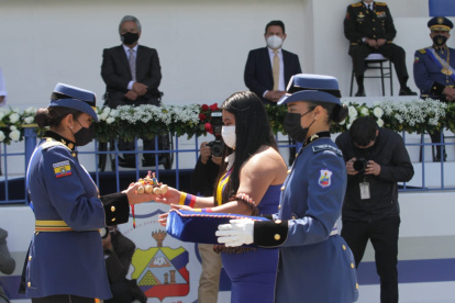 Acto. La comandante Tannya Varela recibió sus insignias de mando.