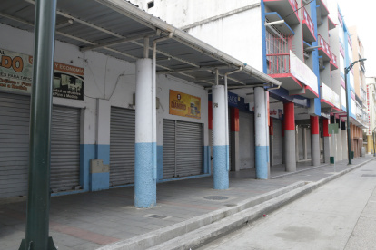 Impacto. La pandemia ha dejado imágenes fantasmales en las ciudades que aún no retoman su ritmo.