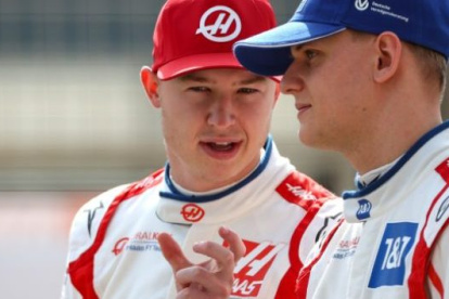 Mazeptin (i) y Schumacher llevan una relación tensa en el equipo.