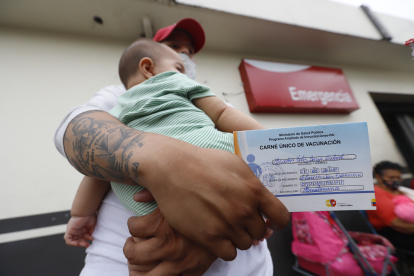 Odisea. Entre diciembre de 2020 y febrero de 2021 fue una pesadilla buscar en los dispensarios vacunas para los niños. En la foto, Jorge Escobar.