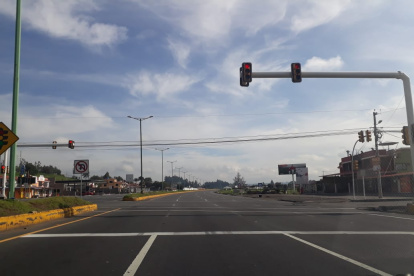 Vías. La vía E35 que comunica las provincias de Pichincha, Cotopaxi y Tungurahua, lucía casi vacía este sábado.