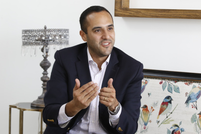 Holguín fue candidato a la Alcaldía de Quito por el movimiento CREO en las elecciones seccionales de 2019.