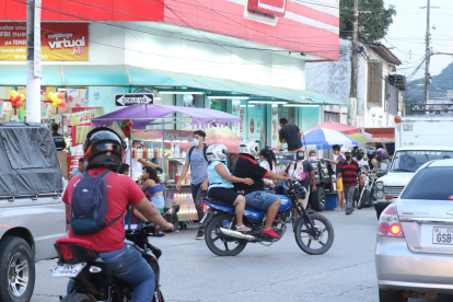 Hecho. Este es el panorama en el vecindario, sobre todo en horas pico.