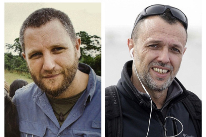Los periodistas españoles David Beriain (i) y Roberto Fraile, asesinados en Burkina Faso mientras grababan un documental sobre caza furtiva.