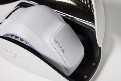 Esta mascarilla lleva filtros HEPA incorporados y dos ventiladores con una batería que dura hasta 8 horas.