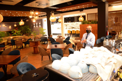 Restaurantes en la Capital en su mayoria lucen vacios o con muy pocos clientes.

 Quito 27 de Abril de 2021 Agencia(ag-extra ag-expreso-ag-quito) Gustavo Guaman