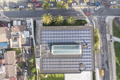Sistema de energía fotovoltaica de una empresa ubicada en Quito, instalada por la firma Ener City.